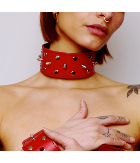 Collier en cuir avec pics Rouge