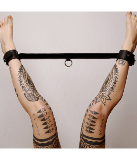 Barre de contrainte cuir et anneau Noir