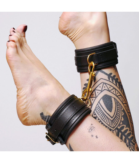 Chevillères en cuir molletonné et attaches Dorées