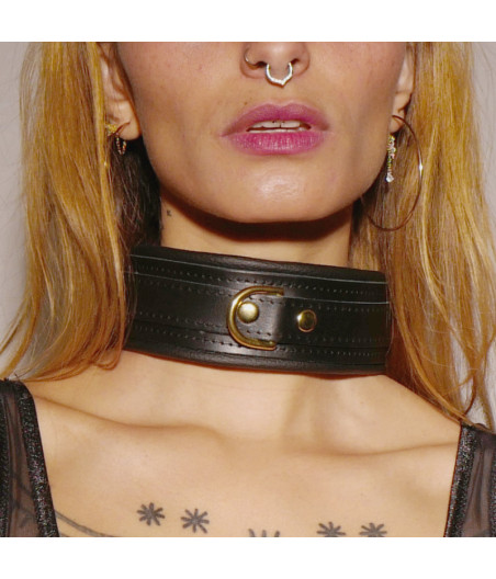 Collier en cuir molletonné et attaches Gold