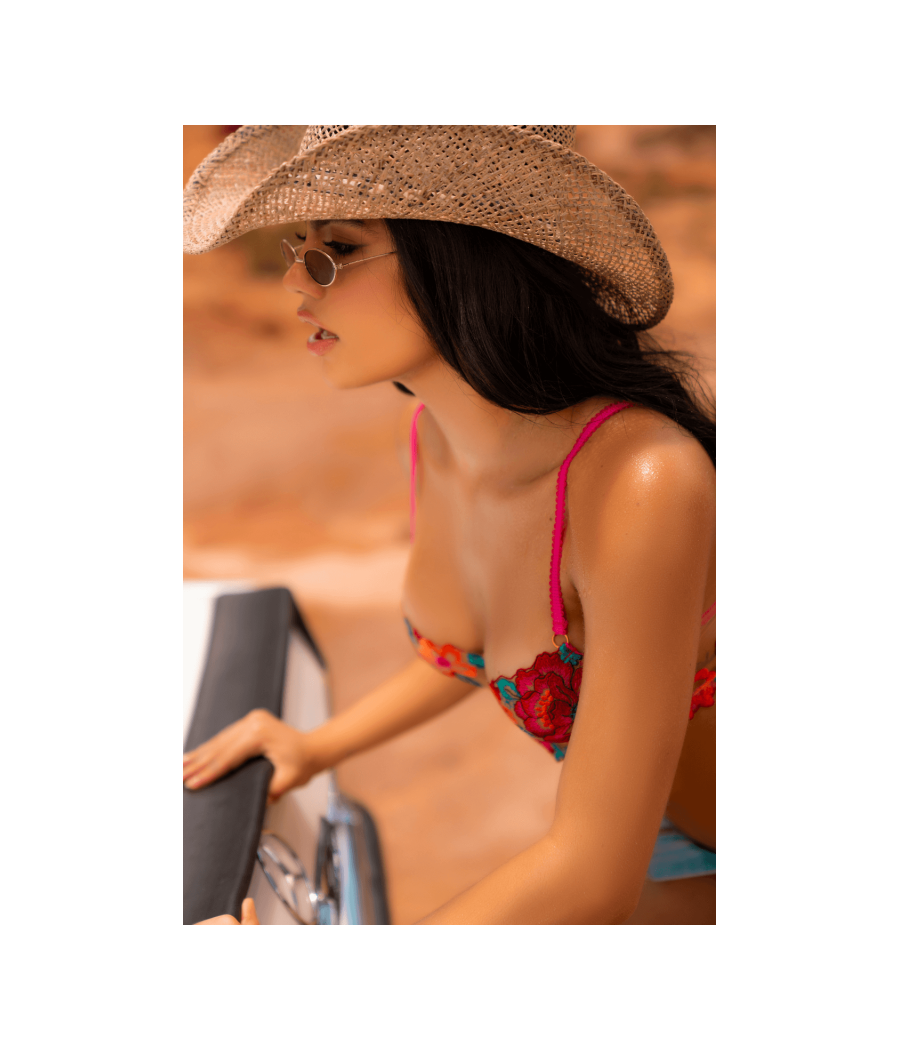 Ensemble 2 pièces résille brodée rose et bleue, soutien gorge et string 