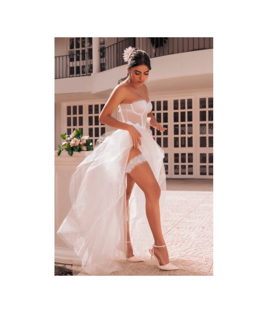 Ensemble 4 pièces blanc, bustier, string et 2 jarretières 